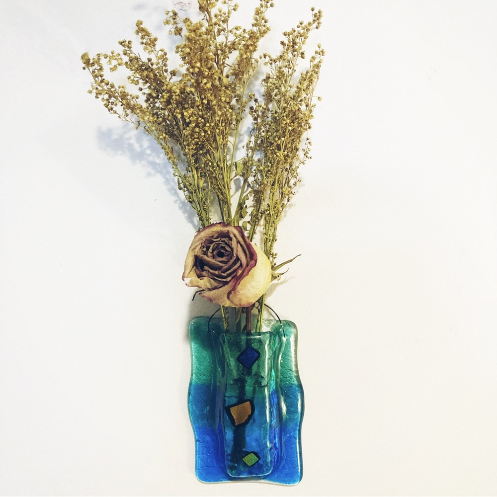 GLASS VASE FLOWER WALL HANG